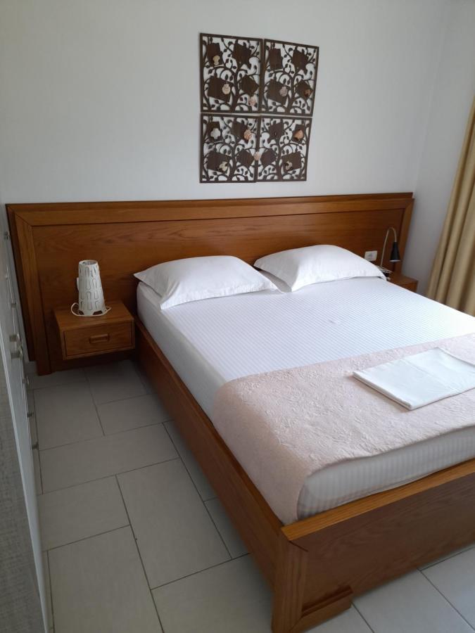 Menikos Apartments Himare Exterior photo