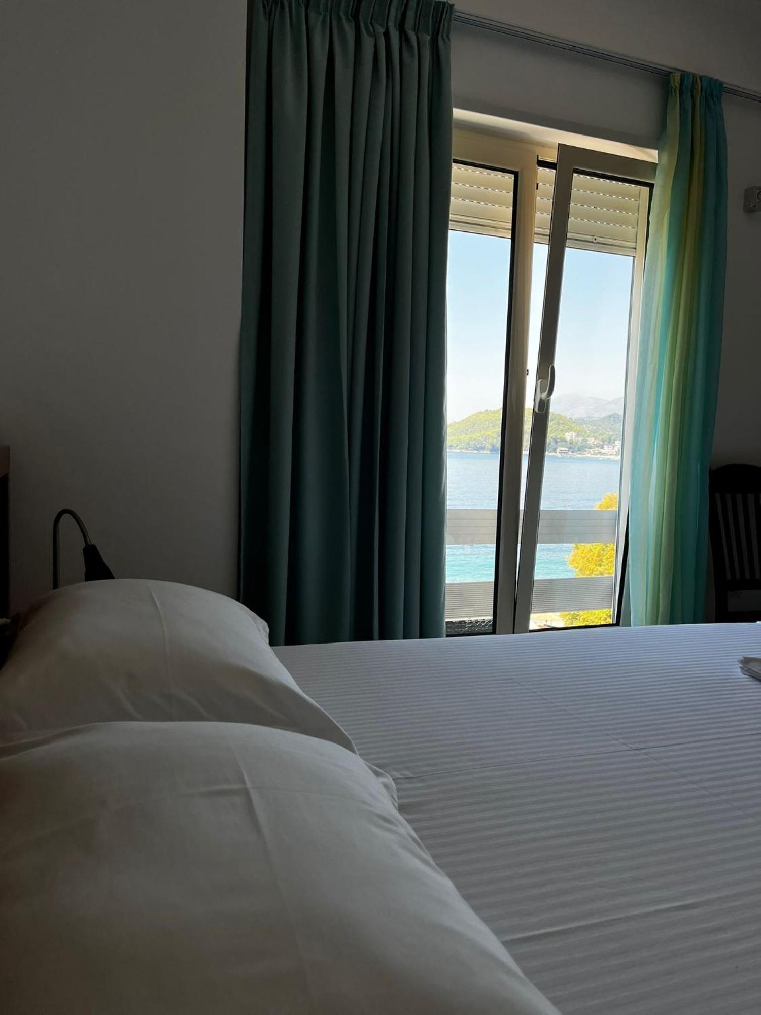 Menikos Apartments Himare Exterior photo