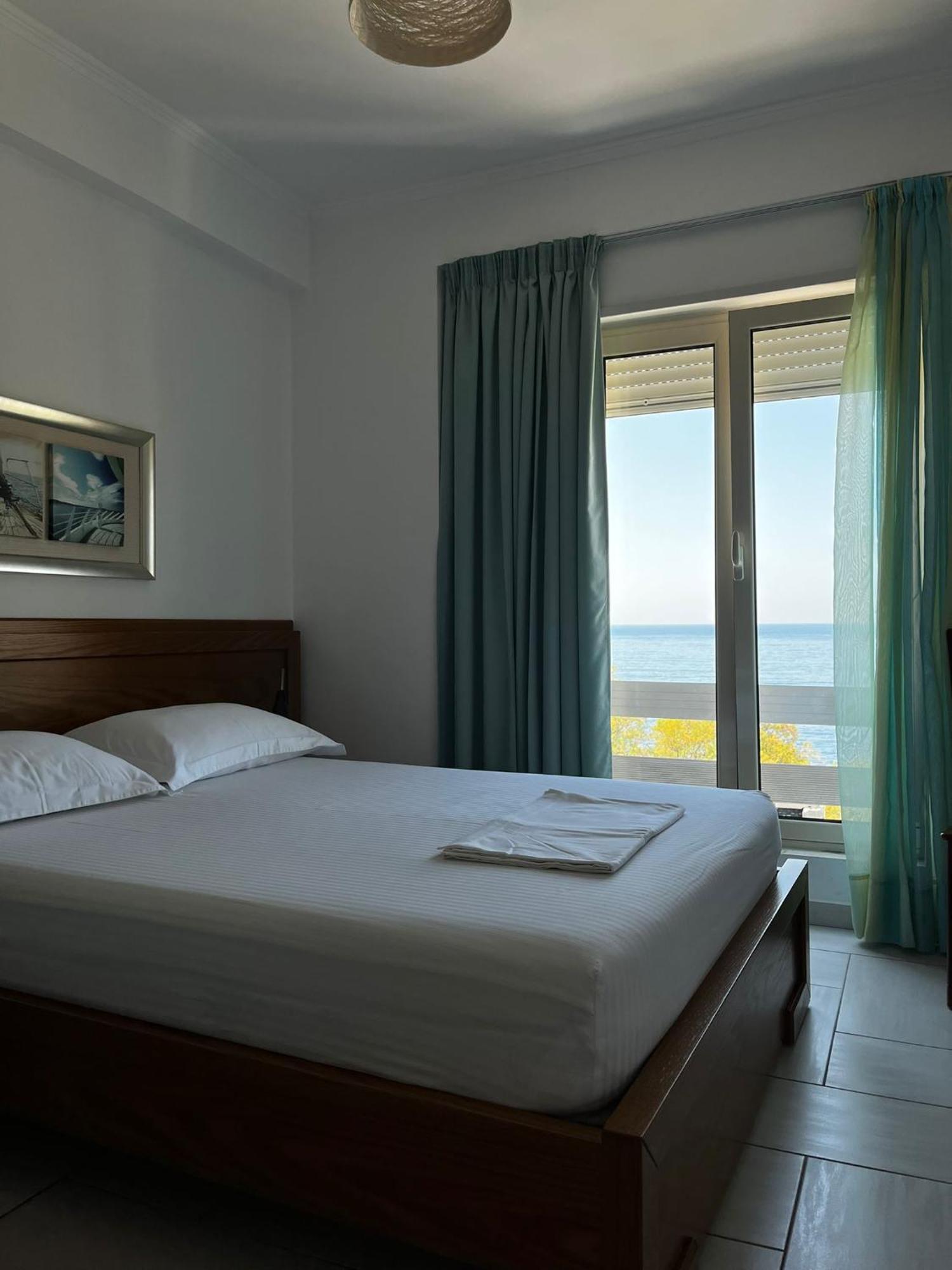 Menikos Apartments Himare Exterior photo