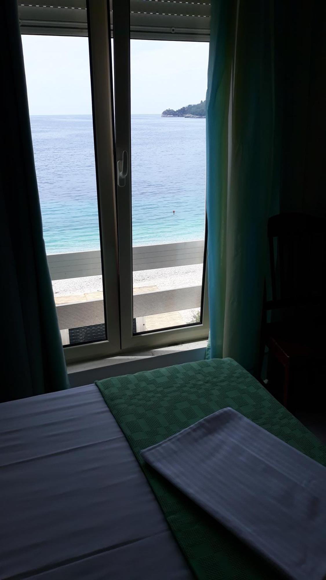 Menikos Apartments Himare Room photo