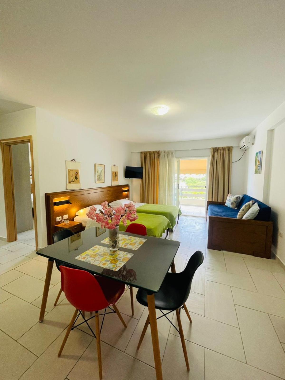 Menikos Apartments Himare Room photo